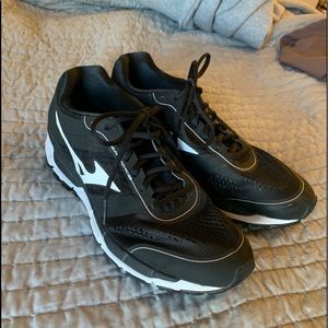 Mizuno athletic shoes